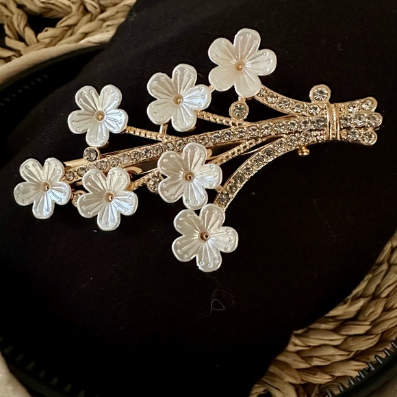♥️Silk pearl Braided Ivory Headband and Floral Gold tone Clip set! New! - Picture 3 of 6